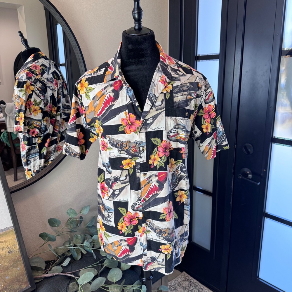 Weekender Traveler Mens XL WWII Fighter Plane Hibiscus Hawaiian Camp Shirt P-40